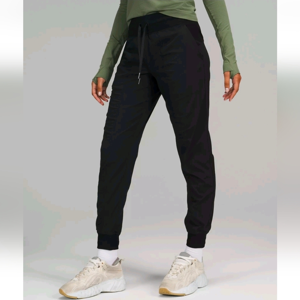 Lululemon Dance Studio Jogger 7/8 Length, Size 8, Black